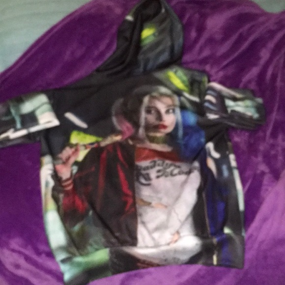 Funko Autographed HARLEY QUINN & Hoodie - Picture 2 of 10